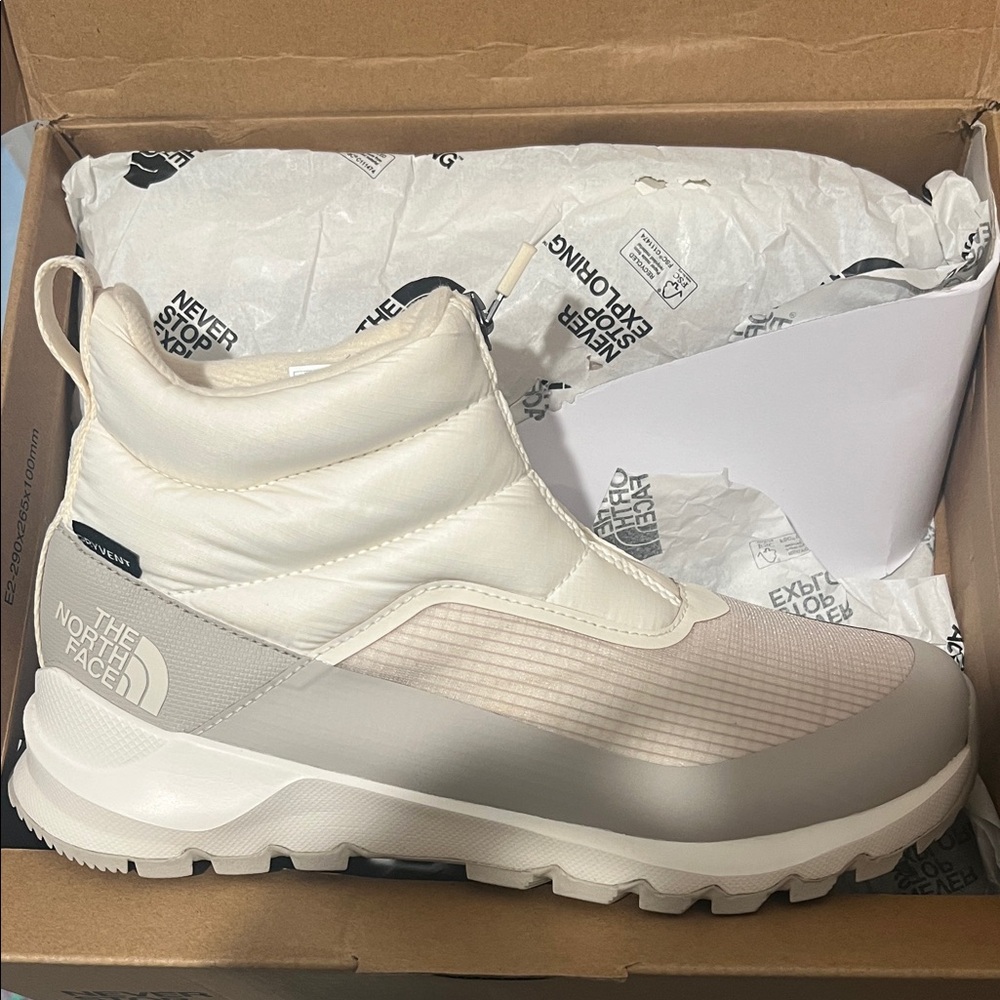The North Face Women's Ankle Boots in Cream and Gray